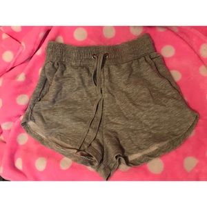H&M basic grey shorts FREE GIFT❣️